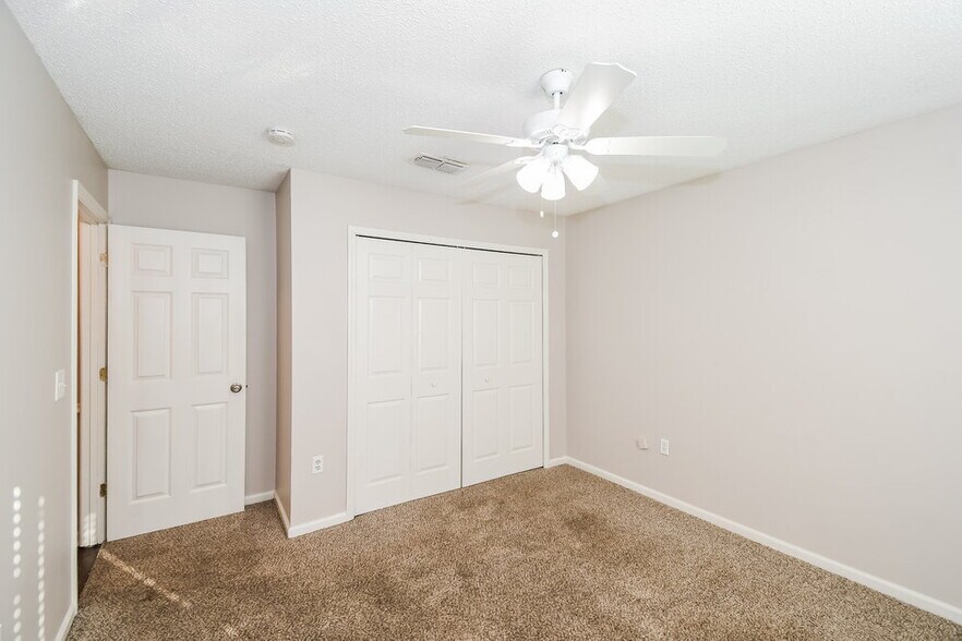 Building Photo - 2025 Hunters Trace Cir