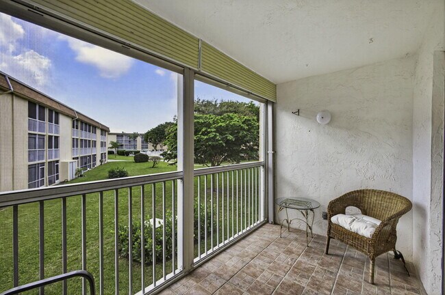 Building Photo - 700 Village Green Ct