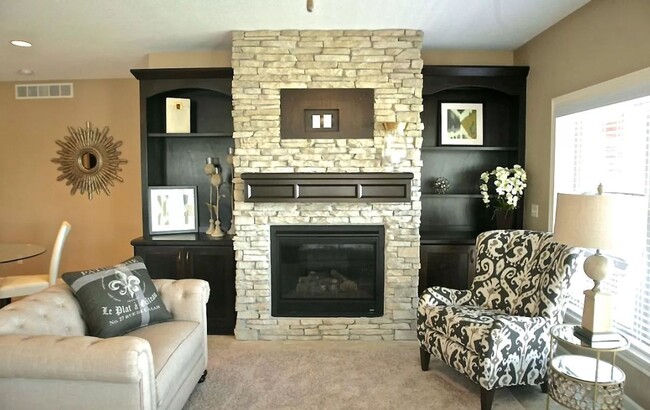 Building Photo - Centennial Pointe West