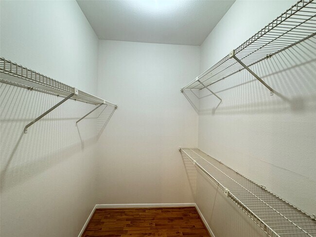 Building Photo - 6500 Harbor Town Dr