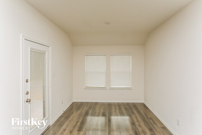 Building Photo - 2481 Conklin Dr