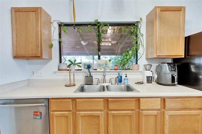 Building Photo - 6612 Piedras Blanco Dr