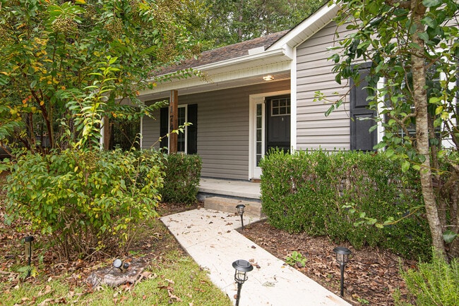 Building Photo - 174 Live Oak Dr