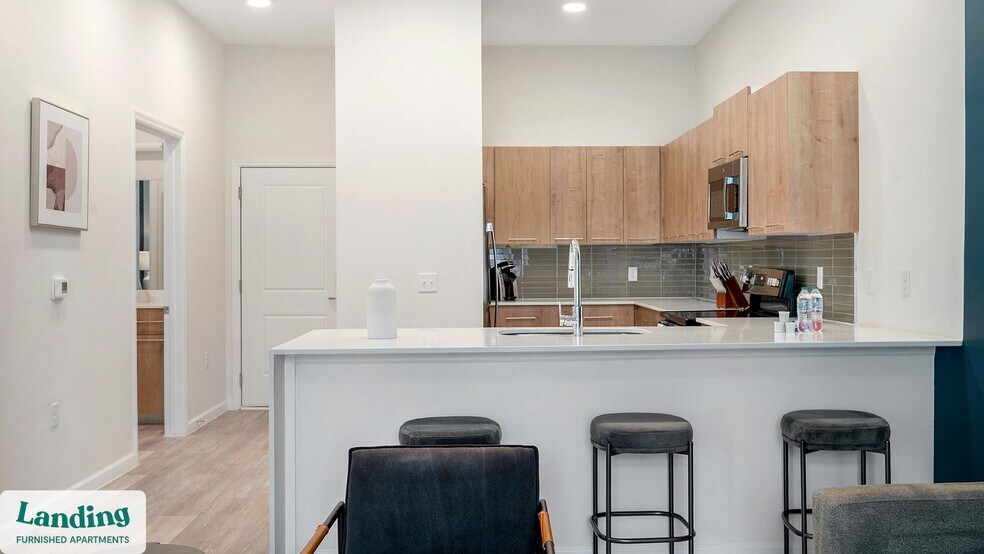 Building Photo - 5256 International Dr