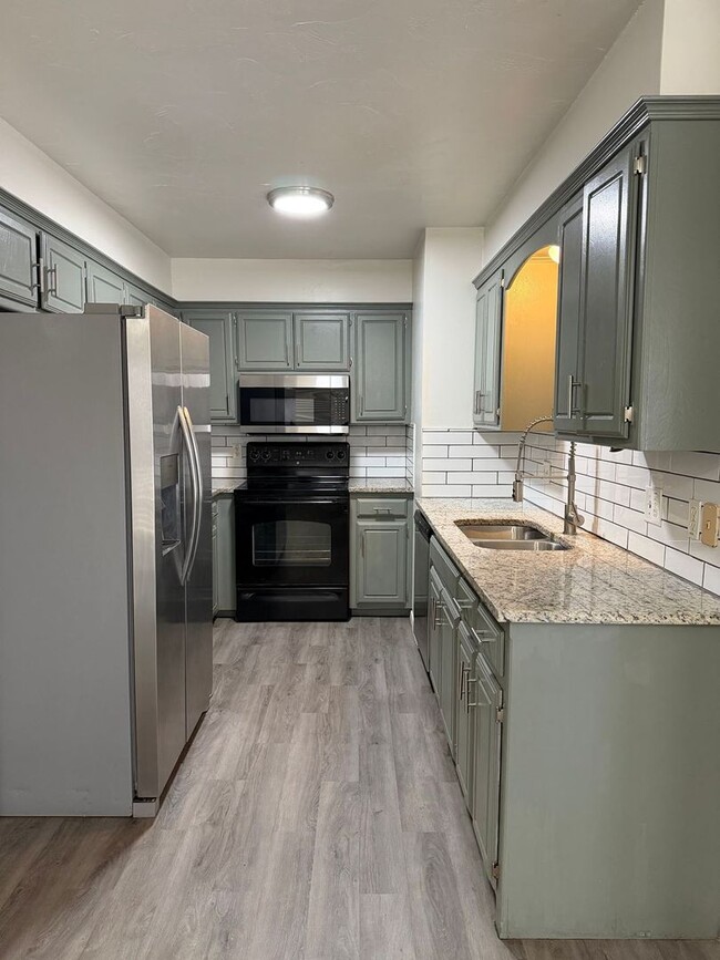 Building Photo - Completely Remodeled 2 Story Duplex - Putnam City Schools - Must See