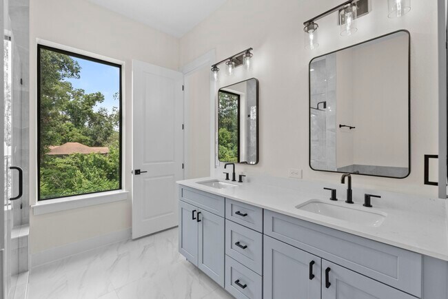 Building Photo - 6131 Pacific Frst Dr