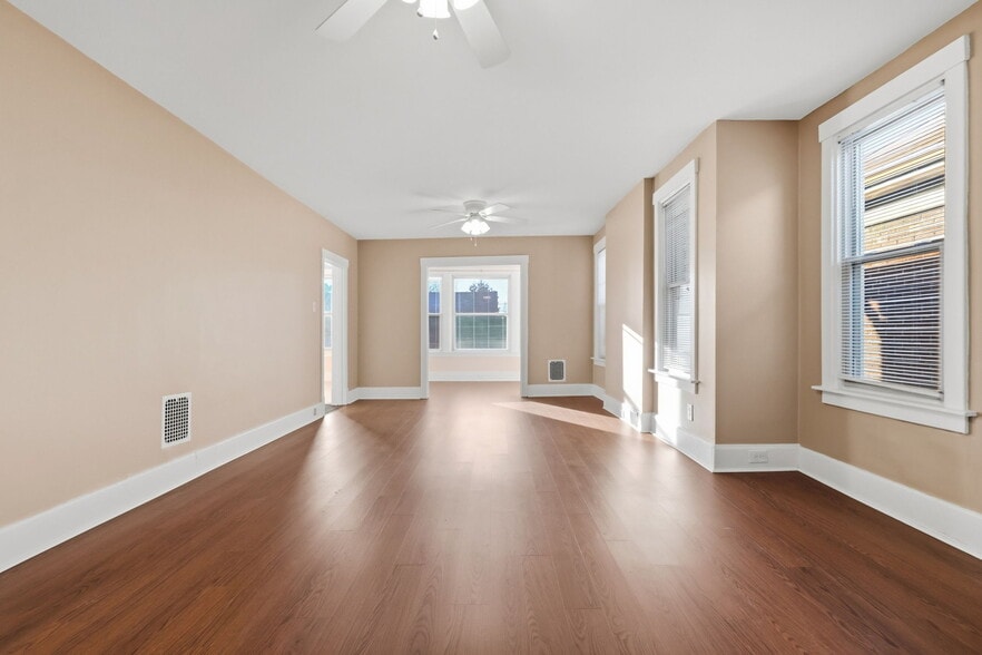 Building Photo - 2303 Sherbrook St