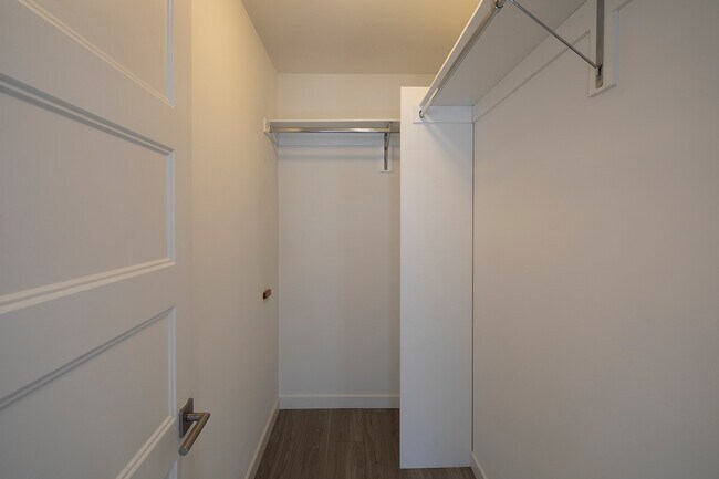 Building Photo - Modern Ocean Beach 1 Bed/1 Bath Apartment ...