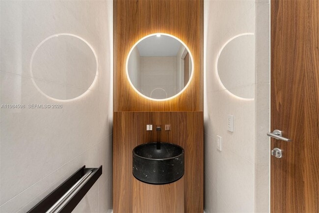 Building Photo - 5 Grove Isle Dr