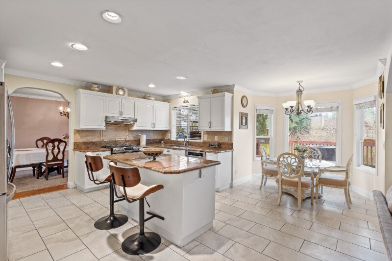 Building Photo - 9602 NE 11th St