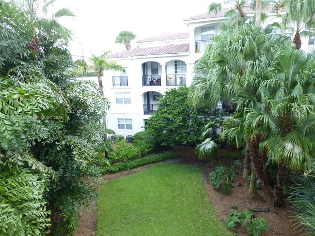 Building Photo - 3245 NE 184th St