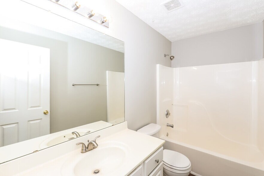 Building Photo - 251 Winthrop Ln