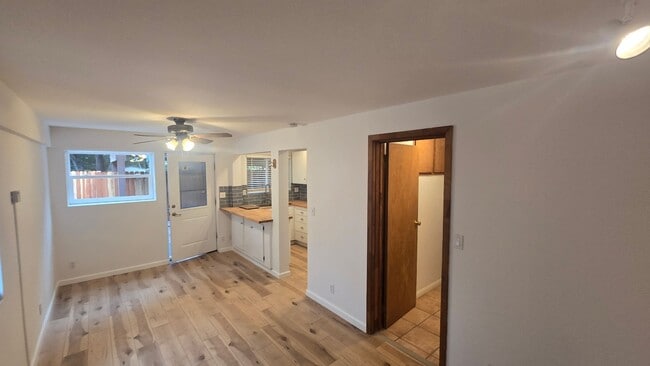 Building Photo - 1 Bedroom Walking Distance to Downtown and Ives Park