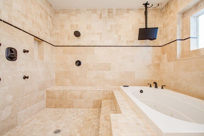 Building Photo - 2323 Woodhead St