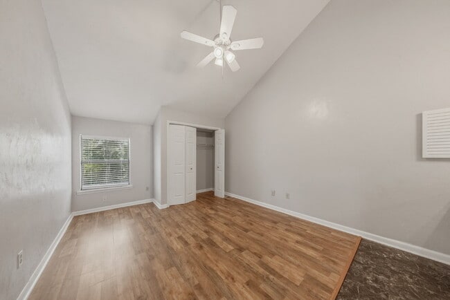 Building Photo - Spacious 2 bedroom townhouse with an additional loft located near TCC!