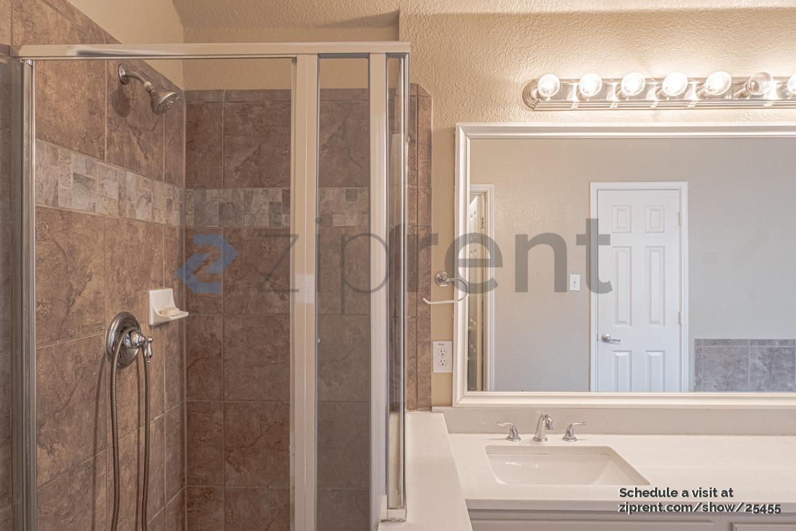Building Photo - 11853 Del Rio Dr