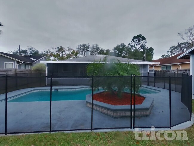 Building Photo - 4963 Beige St