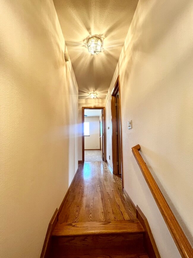 Building Photo - 1305 Manzano Way