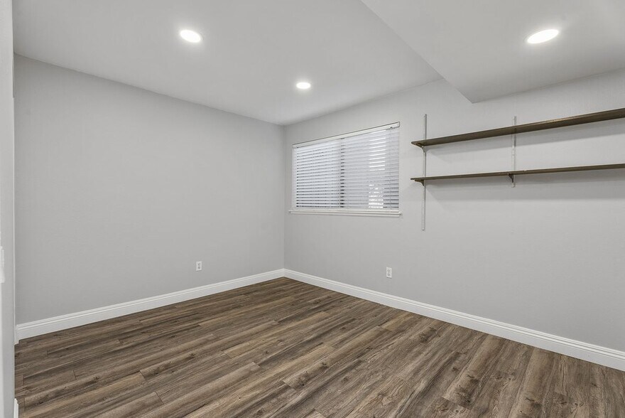 Building Photo - 31461 E Nine Dr