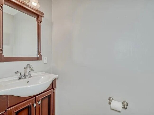 Building Photo - 78 Kimbark Rd