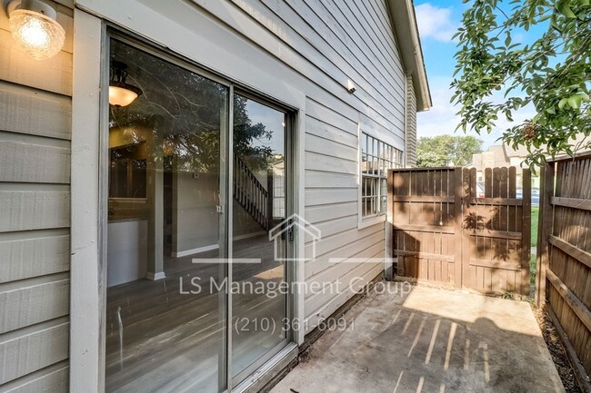 Building Photo - 7523 Oak Chase