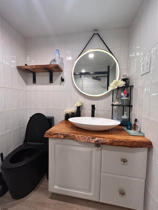 Building Photo - 9415 Pacific Ave