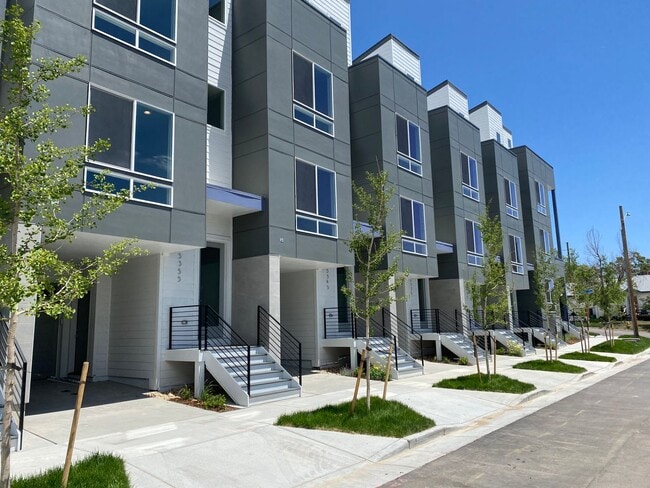 Building Photo - Luxury Townhome - 3 Bed 3.5 Bath at Overlo...