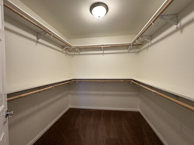 Building Photo - 6752 Philharmonic Ave