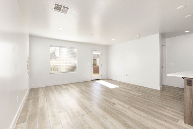 Building Photo - 4 bed | 2 1/2 bath | 2 car garage in Desert Canyon with washer/dryer/fridge