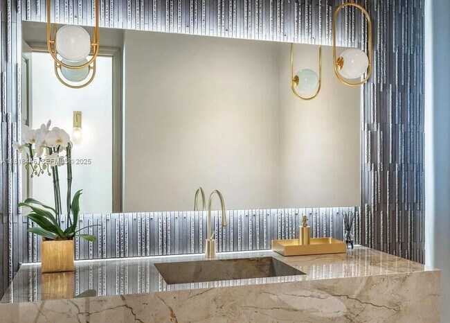 Building Photo - 432 S Hibiscus Dr