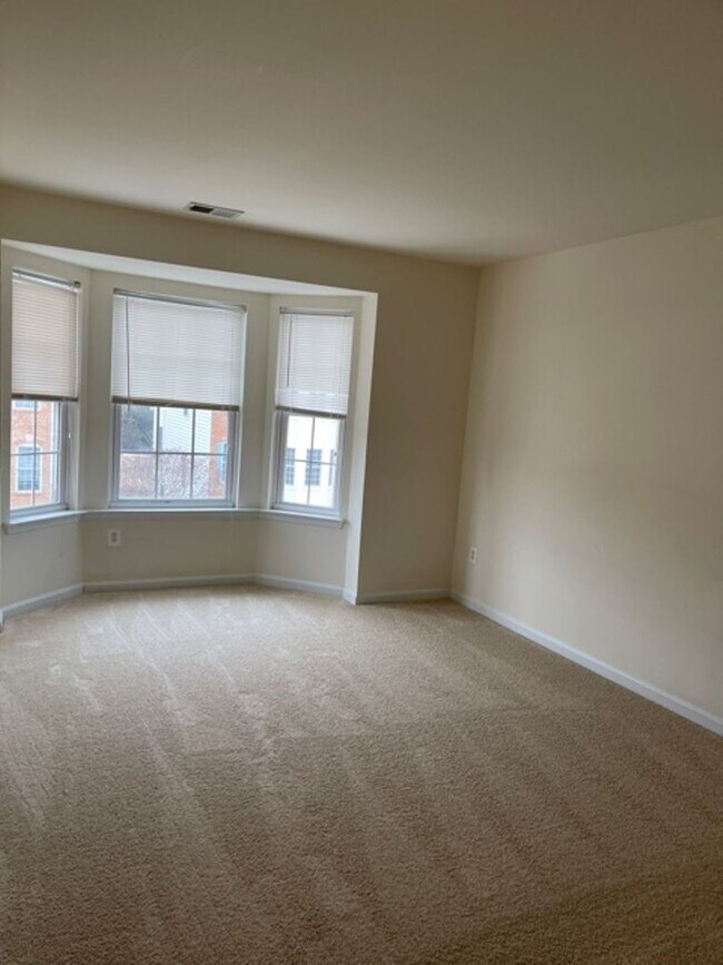 Building Photo - 12039 Kemps Landing Cir