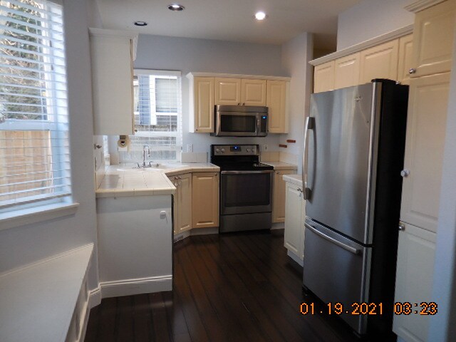 Building Photo - 12982 SW Kameron Way