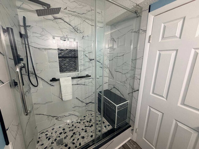 Building Photo - 8743 Thomas Dr