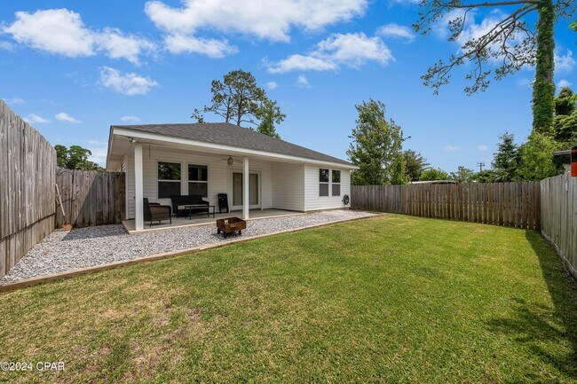Building Photo - 205 Woodlawn Ct