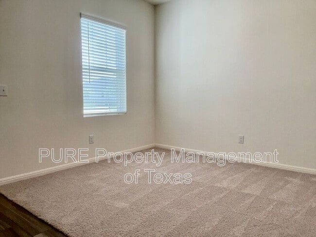 Building Photo - 203 Stonebrook Dr