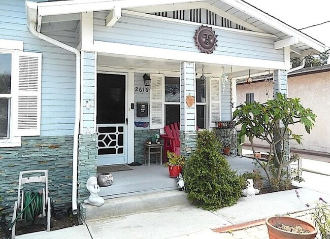 Building Photo - Lovely 2 bedrooms and 1 bathroom beach cottage in San Pedro