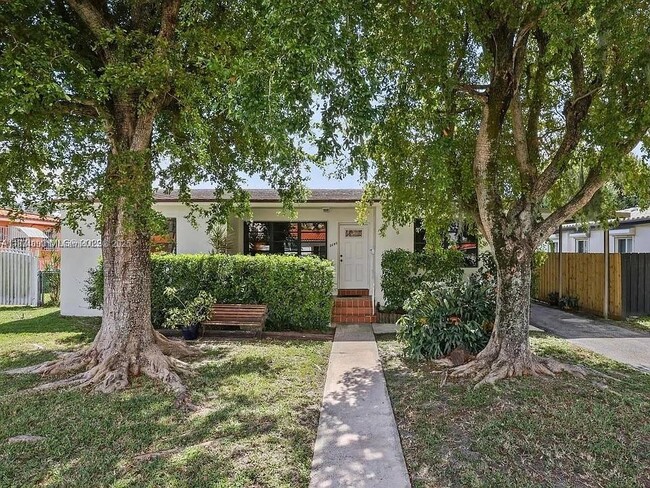 Primary Photo - 3040 SW 11th St
