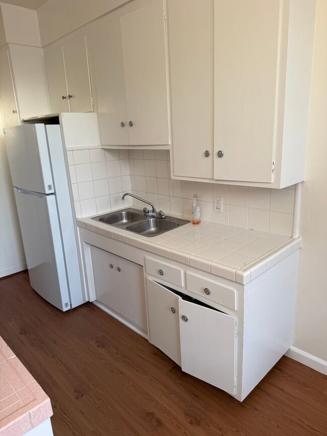 Building Photo - 3787 1/2-3789 W 9th St