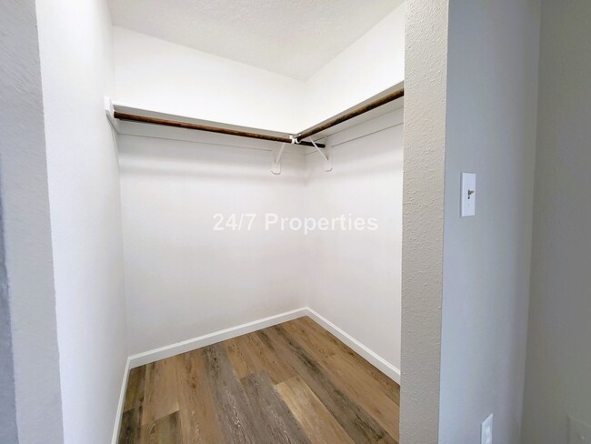 Building Photo - Winter discount - $200 OFF - 3BD I 2BA in ...