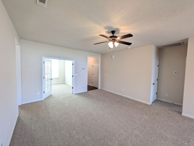 Building Photo - 859 Westlawn Dr