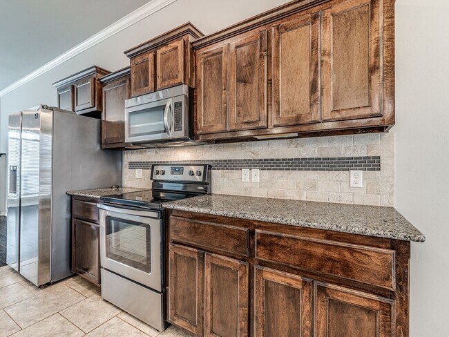 Building Photo - Updated Home + Montague Neighborhood + 3 b...