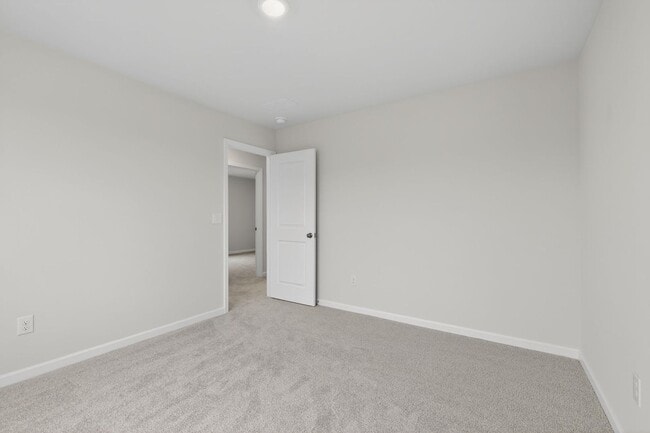 Building Photo - Spacious 5BR House in Statesville