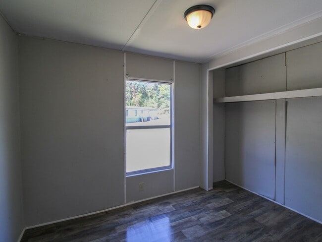 Building Photo - Updated 2BR/1BA Trailer in Muscle Shoals –...