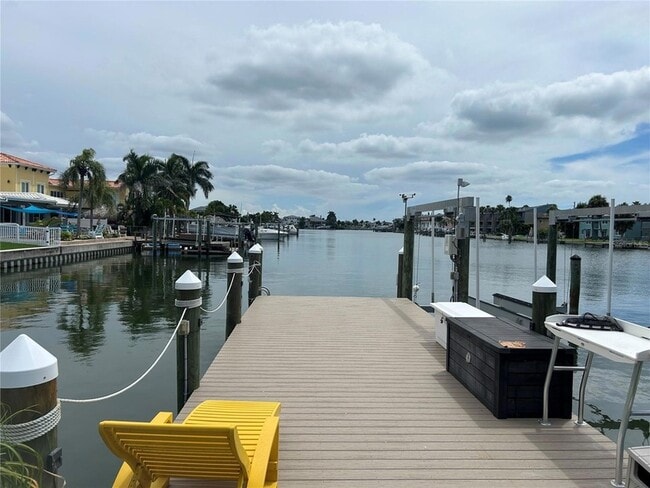 Building Photo - 365 Capri Blvd