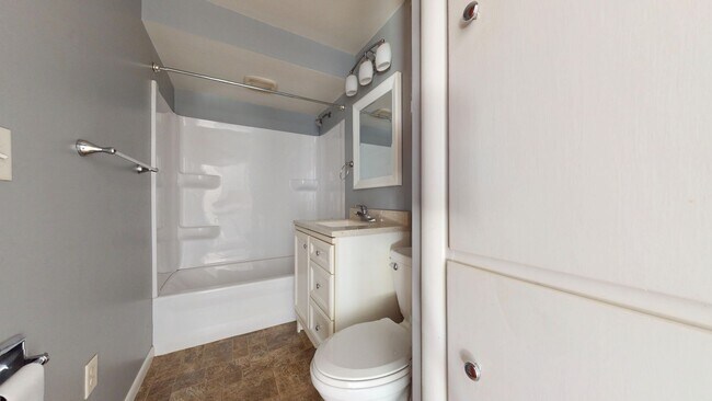 Building Photo - 116-118 Grasmere Ave