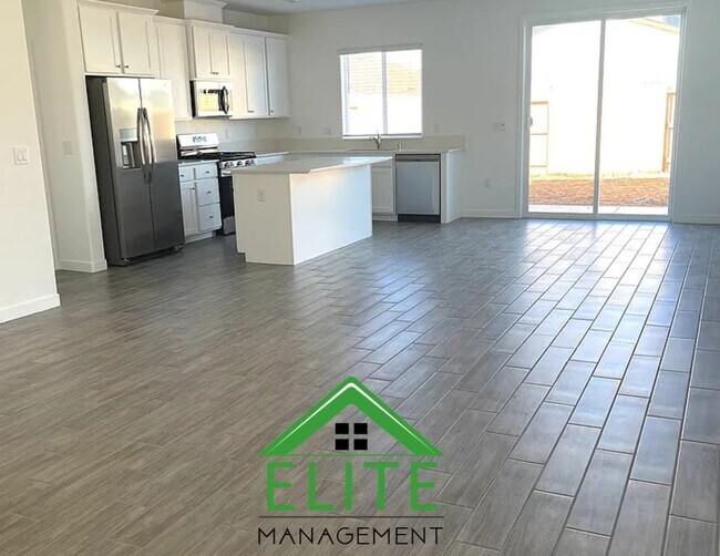 Building Photo - Impeccable 3-Bedroom, 2-Bath Home in the H...