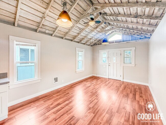 Building Photo - SD: Studio in City Heights with Granite Kitchen, Ceiling Fan & Private Setting