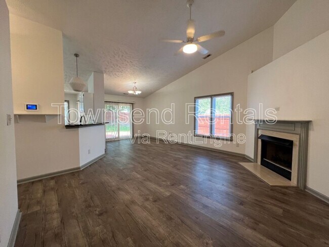 Building Photo - 1336 Oak Knolls Dr