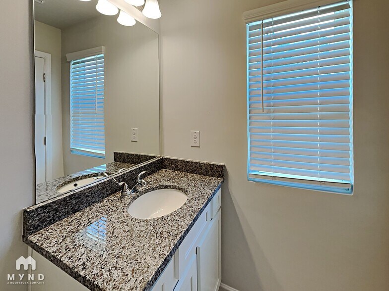 Building Photo - 1832 Carrington Dr