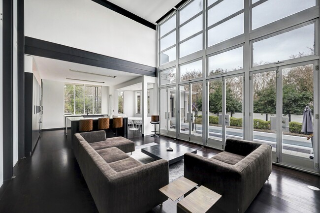 Building Photo - 2200 Harvard St